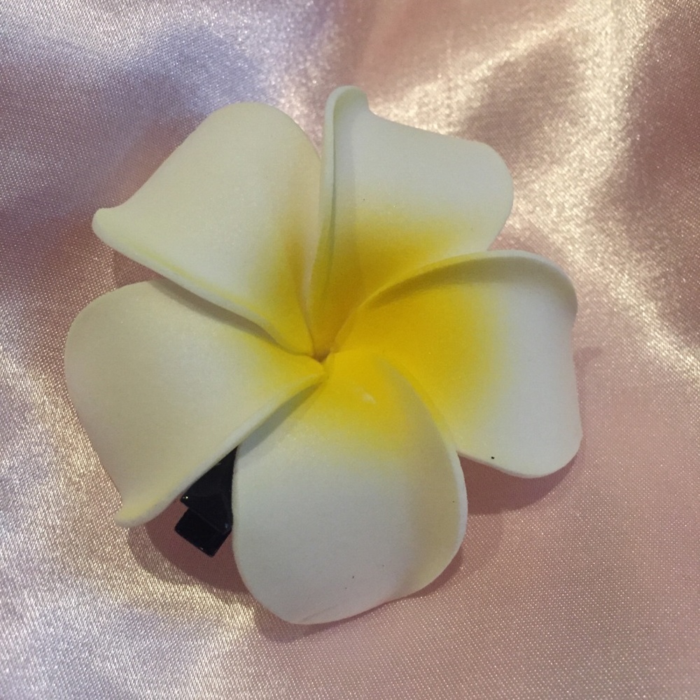 🎀 Beautiful plumeria floral flower hair clip 🎀